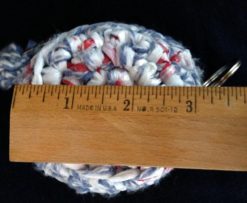 Cream Plarn and Yarn Coin Purse with Zipper