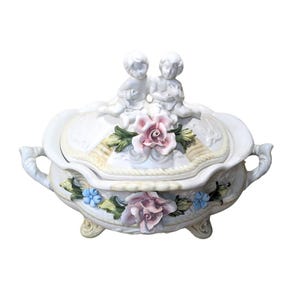 Vintage Italienische Porzellan Terrine - Capodimonte Stil - Florales Relief - Putti Deckel - Handbemalt - Modell 1253 - 1960er