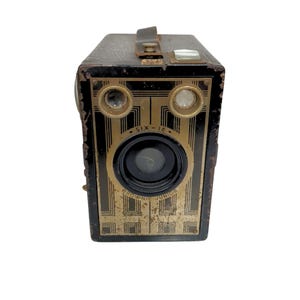 Vintage Kodak Brownie Junior Six-16 Box Camera – 1930s Art Deco Design Collectible