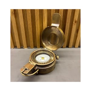 Messing militair kompas | Vintage Brits zakkompas met nautische afwerking | Uniek verzamelobject en perfect kerstcadeau-tafeldecor