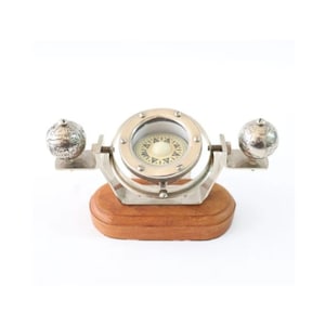 Vintage cardanisch kompas – zilveren nautisch bureaukompas in binnacle-stijl, maritiem decor en cadeau voor verzamelaars, zeilers of ontdekkingsreizigers