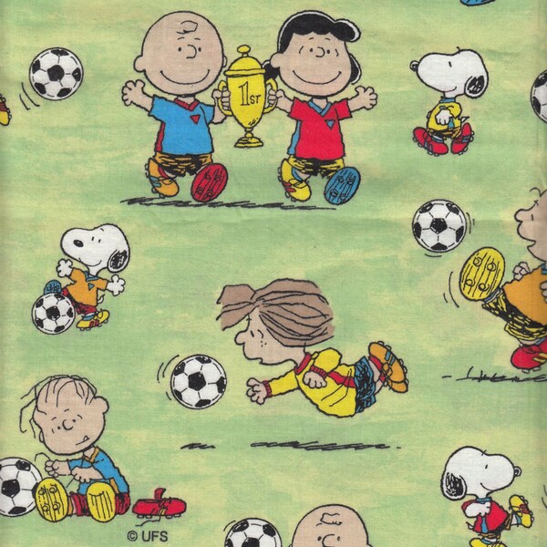 Eustheelf  Peanuts Snoopy Soccer Green Out of Print  Cotton Fabric Fat Quarter FQ 95