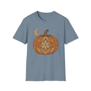 Autumn Mandala Pumpkin Graphic Tee, Fall T-Shirt Bild 3