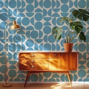 Blå geometrisk tapet i mitten av århundradet | Retro skandinavisk cirkel i Bauhaus-stil | Självhäftande eller traditionell, oklistrad