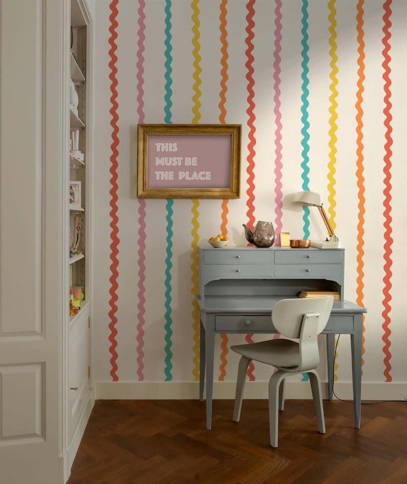 Papel pintado de rayas onduladas arcoíris / Habitación infantil fresca y colorida / Paredes divertidas de estilo escandinavo para sala de juegos o guardería / Autoadhesivo o sin adhesivo imagen 6