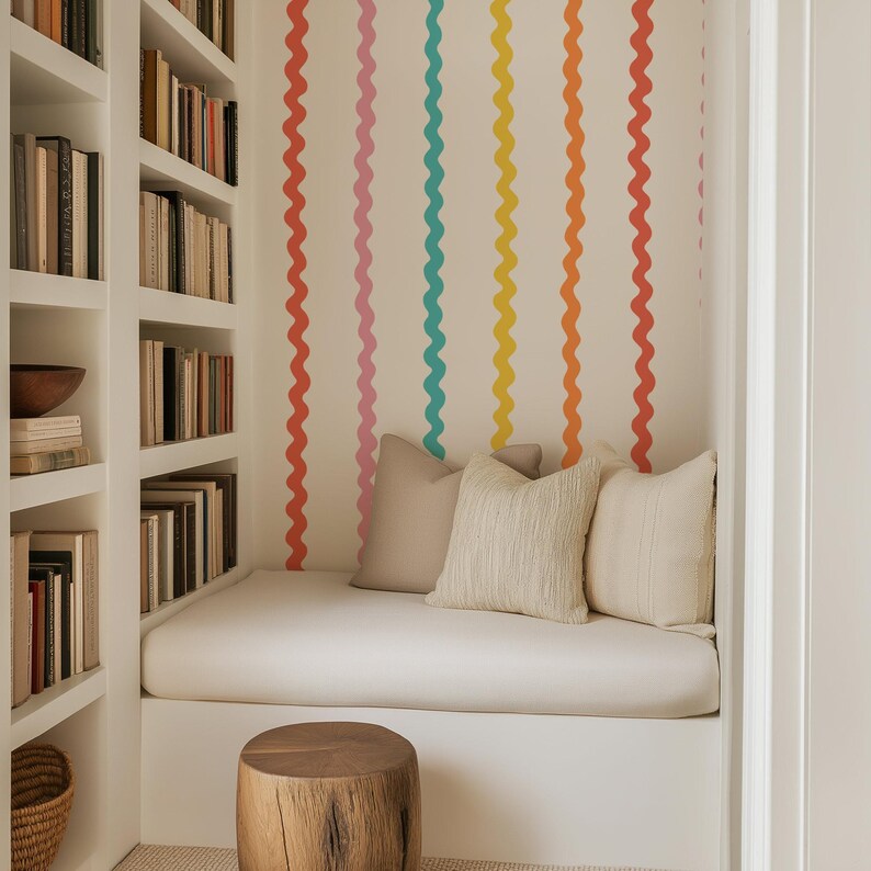 Papel pintado de rayas onduladas arcoíris / Habitación infantil fresca y colorida / Paredes divertidas de estilo escandinavo para sala de juegos o guardería / Autoadhesivo o sin adhesivo imagen 15