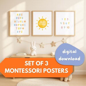 Op de afbeelding: Set van 3 Montessori posters in houten frames. De posters tonen het alfabet, de getallen 1-10 en een gele zon met de tekst "Shine Little Sunshines". Digitale download.
