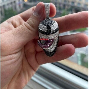 アイスアウト3Dヴェノムペンダント、モアッサナイトダイヤモンドメンズチャーム、ハンドメイドジュエリー、アイスアウトTVキャラクターペンダント、チャーム、メンズジュエリー