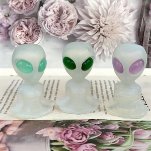 2.3&quot;+ Opal Stone Quartz Alien Skull,Crystal Quartz,Alien Skull,Crystal Alien Skull,Home Decoration,Crystal Gifts,Crystal Specimen 1PC