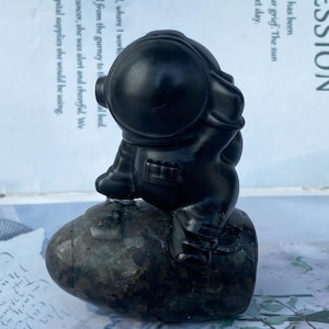 3.3''+ Natural Obsidian Astronaut skull,Quartz Crystal Astronaut skull,Hand carved Astronaut,Home Decoration Gifts,Crystal Gifts 1PC