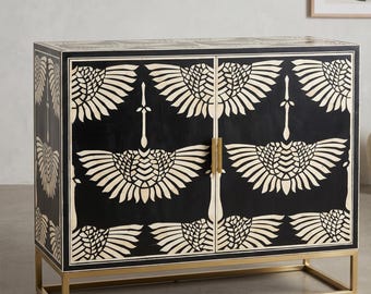 Aparador con incrustaciones de hueso y diseño de cisne / Aparador artesanal con estampado marroquí, muebles en blanco y negro