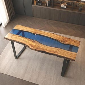 Tavolo da pranzo in legno con bordo naturale e resina epossidica, piano in resina trasparente blu effetto fiume, consolle di lusso, tavolo in legno e resina personalizzato, mobili fatti a mano