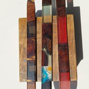 Dörrhandtag i Burl Wood och genomskinligt harts: Rustikt modernt skåphantverk