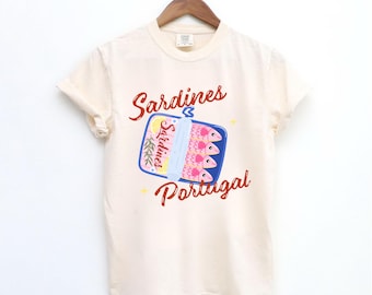 Comfort Colors® Sardinen Shirt, Fischdosen Shirt, Portugal Tshirt, Vintage Sardine, Küstenästhetik, Reise Shirt, Fisch Shirt, Retro T-Shirt