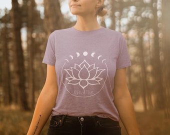 BREATHE Mond Phasen Shirt, Lotus Blume, Himmlische Meditation Tee, Mond Achtsamkeit Grafik