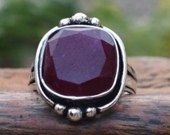 Anillo de plata 925 hecho a mano con granate, joyería vintage estilo boho.