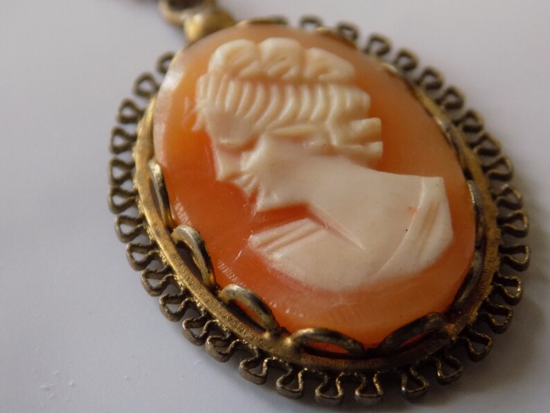 Lovely Vintage shell cameo pendant vintage necklace antique pendant with 12 KGF chain cameo jewelry