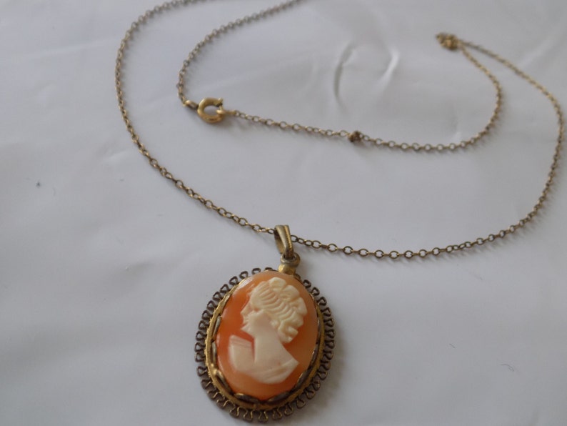 Lovely Vintage shell cameo pendant vintage necklace antique pendant with 12 KGF chain cameo jewelry