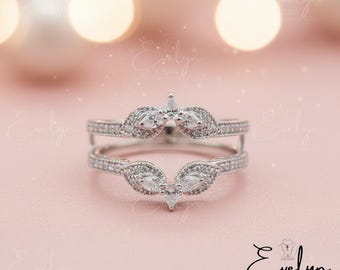 Anillo de diamantes estilo antiguo con banda realzadora de plata de ley