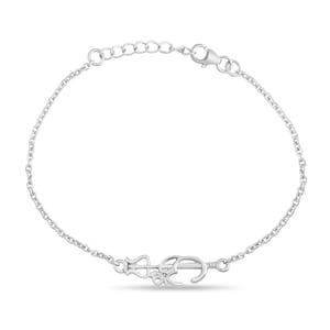 Peut inclure: Un bracelet en argent délicat avec un motif de note de musique. Le bracelet a une fine chaîne avec une longueur réglable et une fermeture à fermoir homard. Le charme de la note de musique est centré sur le bracelet.
