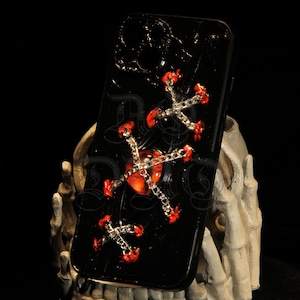 Cthulhu Horror Handyhülle | Handmade Resin Design | Gothic Augapfel Ketten Dekor | Nur für iPhone-Modelle