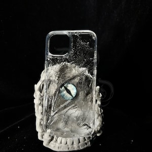 スモーキーアイ樹脂製スマホケース | 3Dグロッシーモンスターアイ | iPhoneモデル専用ハンドメイド