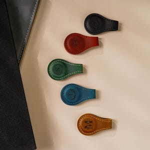 Graviertes magnetisches Lesezeichen aus Leder für Buchliebhaber, benutzerdefiniertes magnetisches graviertes Ledergeschenk für ihn oder sie, Lesezubehör, Abschlussgeschenk