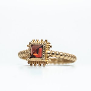 14k Yellow Gold Solitaire Ring with Natural Garnet, Vintage Victorian Geometric Birthstone, Handcrafted Jewelry Gift Idea