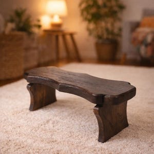 Lage houten voetenbank in Japanse stijl, compacte opstapbank voor theekamer, hal, slaapkamer en kantoor, handgemaakt van massief hout.