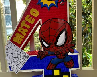 Piñata de Spiderman perfecta para tu cumpleaños.