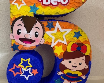 Piñata de número  personalizada de Bely y Beto