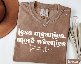 Less Meanies, More Weenies Comfort Colors®-shirt, grappig teckelshirt, Doxie moedercadeau, weenie hondenshirt, Weiner hondent-shirt, hondenliefhebber cadeau