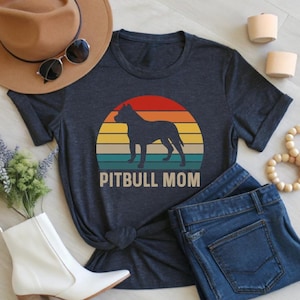 Pitbull Mama Shirt, Pitbull Mama Tshirt, Hund Mama Shirt, Pitbull Porträt Shirt, süßes Tier T-shirt, Pitbull Mama Geschenk, Pittie Mama Shirt
