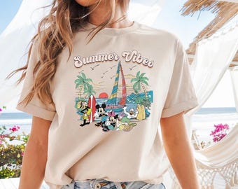 Musse Pigg och vänner sommarvibbar-tröja, Disney sommarlovströja, Disney strandtröja, sommarstrand-tröja, Disney familjesemestertröja