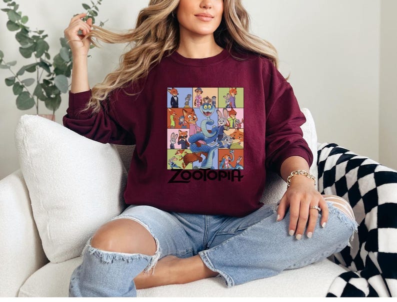 Pu&ograve; includere: Felpa girocollo bordeaux con una grafica colorata dei personaggi del film d'animazione Zootropolis. La parola "Zootopia" &egrave; stampata in nero nella parte inferiore della grafica. La felpa &egrave; realizzata in un materiale morbido.