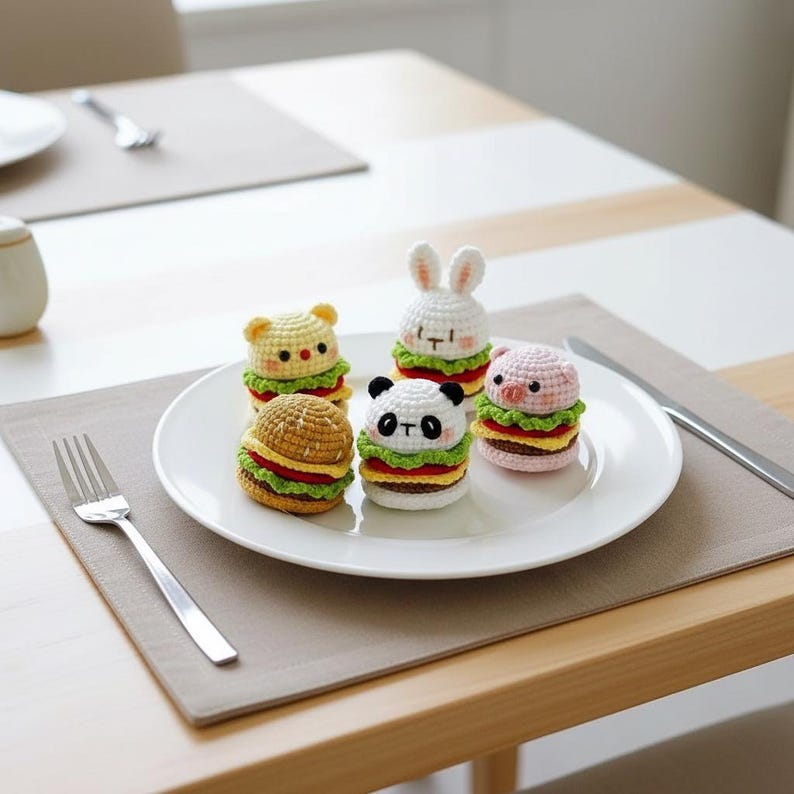 Haakpatroon voor een sleutelhanger met hamburgers (PDF) - Eenvoudig te haken schattige dierenburger amigurumi - Leuk speelgoedeten gehaakt - Leuk tashangertje afbeelding 2