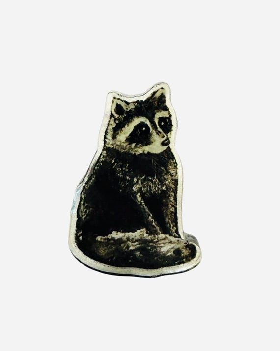 Raccoon Lapel Pin: Nature-Inspired Acrylic Art Pin