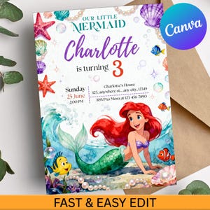 Puede incluir: Una colorida invitación con temática de sirena. La invitación presenta el texto "Our Little Mermaid" y "Charlotte cumple 3". El diseño incluye ilustraciones de una sirena, peces, conchas marinas y estrellas de mar. El texto "FAST & EASY EDIT" está en la parte inferior.