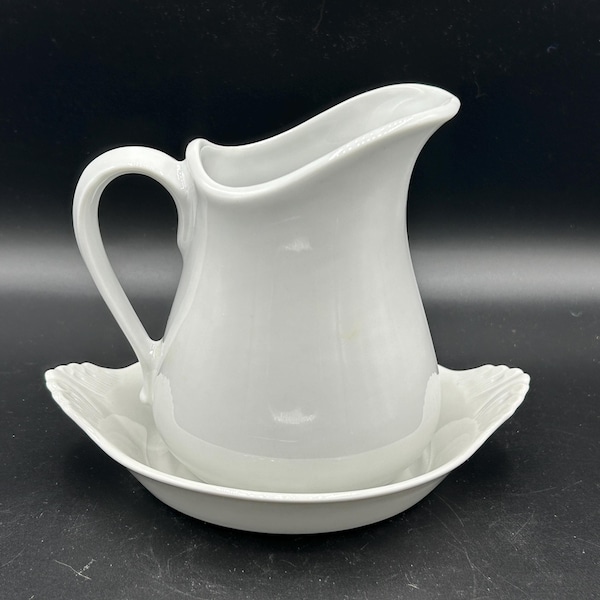 Vintage 1950's Apilco France Porcelain Gravy Boat with Underplate | French Hotelware Sauce Pitcher Set