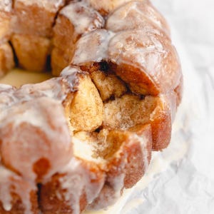 Receta de pan de mono casero / Pan de canela desmenuzado y pegajoso / Repostería fácil para brunch o fiestas / Receta imprimible en PDF / Descarga instantánea