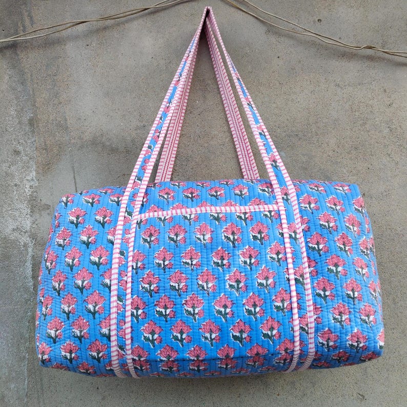 Cotton Quilted Duffle Bag Blue With Pink Floral Pattern, Indian Cotton Quilted Tote Bag Floral Print, Cotton Duffle Bag Large, Duffle Bags Handmade Travel Vintage, Hand Block Grocery shopping for women Jola Bags Carry Bags Shoulder, Market Daily Use Shopping Duffle Bag Toiletry Bags, Hand Block Printed Duffle Bags, Ethnic Handbags Cotton Quilted Tote Bag, Lightweight Cotton Weekender Bag, Traditional Hand Block Printed Floral Design And Quilted Finish, Reusable Overnight Trips And Gifting