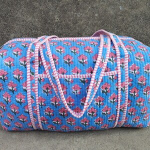 Cotton Quilted Duffle Bag Blue With Pink Floral Pattern, Indian Cotton Quilted Tote Bag Floral Print, Cotton Duffle Bag Large, Duffle Bags Handmade Travel Vintage, Hand Block Grocery shopping for women Jola Bags Carry Bags Shoulder, Market Daily Use Shopping Duffle Bag Toiletry Bags, Hand Block Printed Duffle Bags, Ethnic Handbags Cotton Quilted Tote Bag, Lightweight Cotton Weekender Bag, Traditional Hand Block Printed Floral Design And Quilted Finish, Reusable Overnight Trips And Gifting