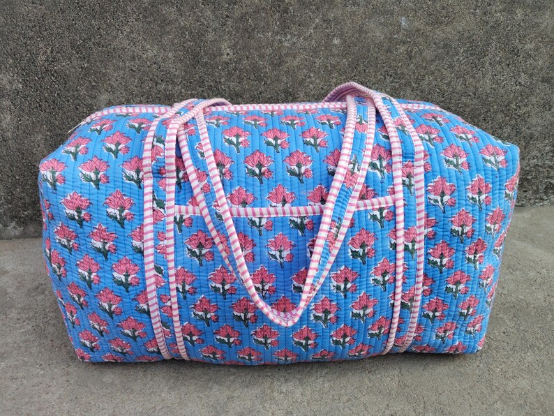 Cotton Quilted Duffle Bag Blue With Pink Floral Pattern, Indian Cotton Quilted Tote Bag Floral Print, Cotton Duffle Bag Large, Duffle Bags Handmade Travel Vintage, Hand Block Grocery shopping for women Jola Bags Carry Bags Shoulder, Market Daily Use Shopping Duffle Bag Toiletry Bags, Hand Block Printed Duffle Bags, Ethnic Handbags Cotton Quilted Tote Bag, Lightweight Cotton Weekender Bag, Traditional Hand Block Printed Floral Design And Quilted Finish, Reusable Overnight Trips And Gifting