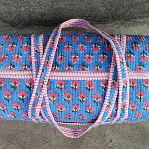 Cotton Quilted Duffle Bag Blue With Pink Floral Pattern, Indian Cotton Quilted Tote Bag Floral Print, Cotton Duffle Bag Large, Duffle Bags Handmade Travel Vintage, Hand Block Grocery shopping for women Jola Bags Carry Bags Shoulder, Market Daily Use Shopping Duffle Bag Toiletry Bags, Hand Block Printed Duffle Bags, Ethnic Handbags Cotton Quilted Tote Bag, Lightweight Cotton Weekender Bag, Traditional Hand Block Printed Floral Design And Quilted Finish, Reusable Overnight Trips And Gifting