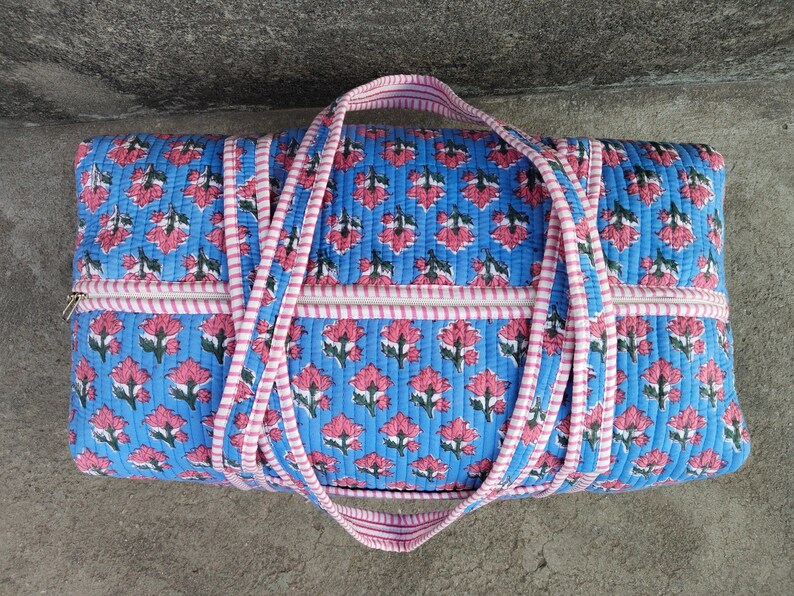 Cotton Quilted Duffle Bag Blue With Pink Floral Pattern, Indian Cotton Quilted Tote Bag Floral Print, Cotton Duffle Bag Large, Duffle Bags Handmade Travel Vintage, Hand Block Grocery shopping for women Jola Bags Carry Bags Shoulder, Market Daily Use Shopping Duffle Bag Toiletry Bags, Hand Block Printed Duffle Bags, Ethnic Handbags Cotton Quilted Tote Bag, Lightweight Cotton Weekender Bag, Traditional Hand Block Printed Floral Design And Quilted Finish, Reusable Overnight Trips And Gifting
