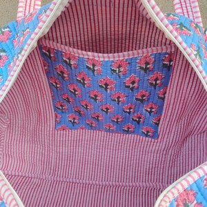 Cotton Quilted Duffle Bag Blue With Pink Floral Pattern, Indian Cotton Quilted Tote Bag Floral Print, Cotton Duffle Bag Large, Duffle Bags Handmade Travel Vintage, Hand Block Grocery shopping for women Jola Bags Carry Bags Shoulder, Market Daily Use Shopping Duffle Bag Toiletry Bags, Hand Block Printed Duffle Bags, Ethnic Handbags Cotton Quilted Tote Bag, Lightweight Cotton Weekender Bag, Traditional Hand Block Printed Floral Design And Quilted Finish, Reusable Overnight Trips And Gifting