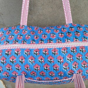 Cotton Quilted Duffle Bag Blue With Pink Floral Pattern, Indian Cotton Quilted Tote Bag Floral Print, Cotton Duffle Bag Large, Duffle Bags Handmade Travel Vintage, Hand Block Grocery shopping for women Jola Bags Carry Bags Shoulder, Market Daily Use Shopping Duffle Bag Toiletry Bags, Hand Block Printed Duffle Bags, Ethnic Handbags Cotton Quilted Tote Bag, Lightweight Cotton Weekender Bag, Traditional Hand Block Printed Floral Design And Quilted Finish, Reusable Overnight Trips And Gifting