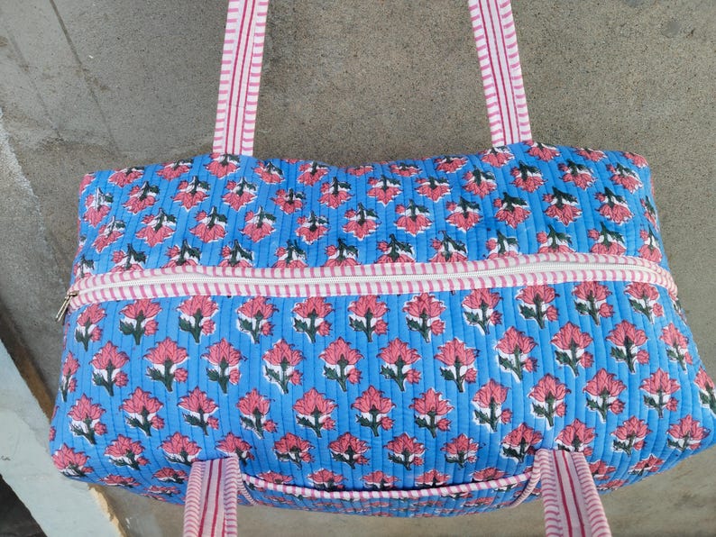 Cotton Quilted Duffle Bag Blue With Pink Floral Pattern, Indian Cotton Quilted Tote Bag Floral Print, Cotton Duffle Bag Large, Duffle Bags Handmade Travel Vintage, Hand Block Grocery shopping for women Jola Bags Carry Bags Shoulder, Market Daily Use Shopping Duffle Bag Toiletry Bags, Hand Block Printed Duffle Bags, Ethnic Handbags Cotton Quilted Tote Bag, Lightweight Cotton Weekender Bag, Traditional Hand Block Printed Floral Design And Quilted Finish, Reusable Overnight Trips And Gifting