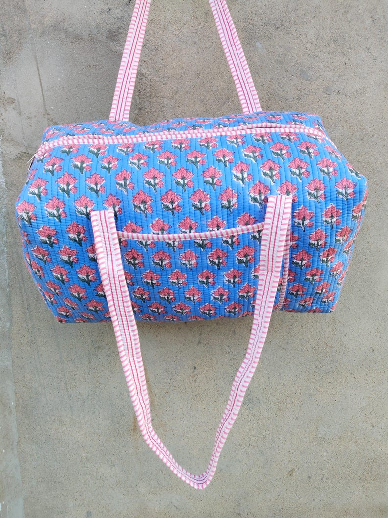Cotton Quilted Duffle Bag Blue With Pink Floral Pattern, Indian Cotton Quilted Tote Bag Floral Print, Cotton Duffle Bag Large, Duffle Bags Handmade Travel Vintage, Hand Block Grocery shopping for women Jola Bags Carry Bags Shoulder, Market Daily Use Shopping Duffle Bag Toiletry Bags, Hand Block Printed Duffle Bags, Ethnic Handbags Cotton Quilted Tote Bag, Lightweight Cotton Weekender Bag, Traditional Hand Block Printed Floral Design And Quilted Finish, Reusable Overnight Trips And Gifting