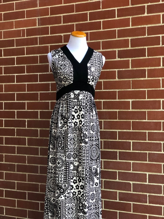 Vintage 70s black white paisley dress XS abstract